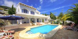 Gran piscinad evilla vacaional cerca de Moraira