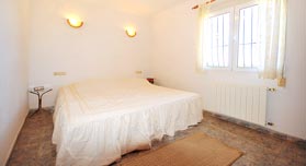 Casa Coco en la Costa Blanca cuenta con cuatro espacioso dormitorios