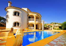 Alquiler villa con dos apartamentos en Moraira