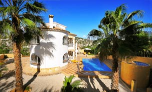 Amplia terraza de casa Coco con vista panorámica