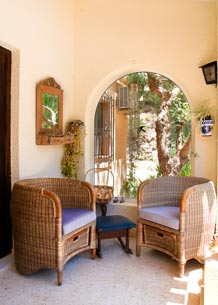 porche con cómodos sillones