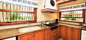 Cocina de villa vacacional cerca de la playa