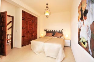 Dormitorio de villa cerca de la costa