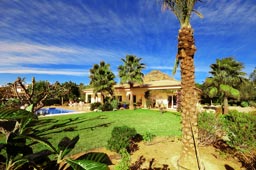 Alquiler de lujo con césped