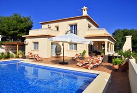 Lux vakantiehuis met verwarmd zwembad