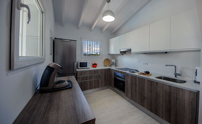 Cocina con lavaplatos