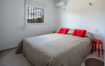 Dormitorio con gran armario