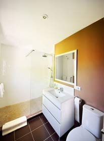 Cuarto de baño con ducha